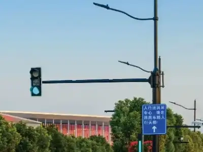 Road signs Solar Powered Traffic Light